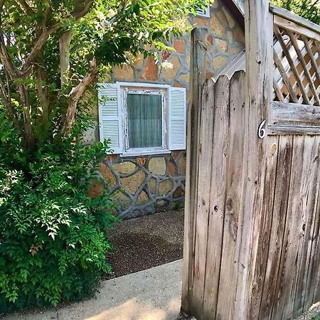 D'Vinery Rock Cottage/ #6 Юрека Спрингс Екстериор снимка